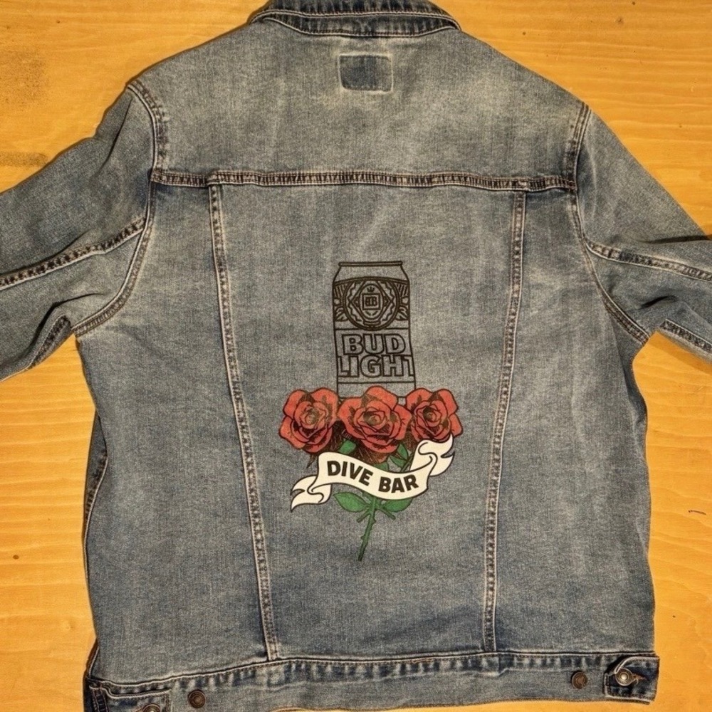Bud Light Dive Bar Denim Jacket Blue Graphic Beer Promo Large